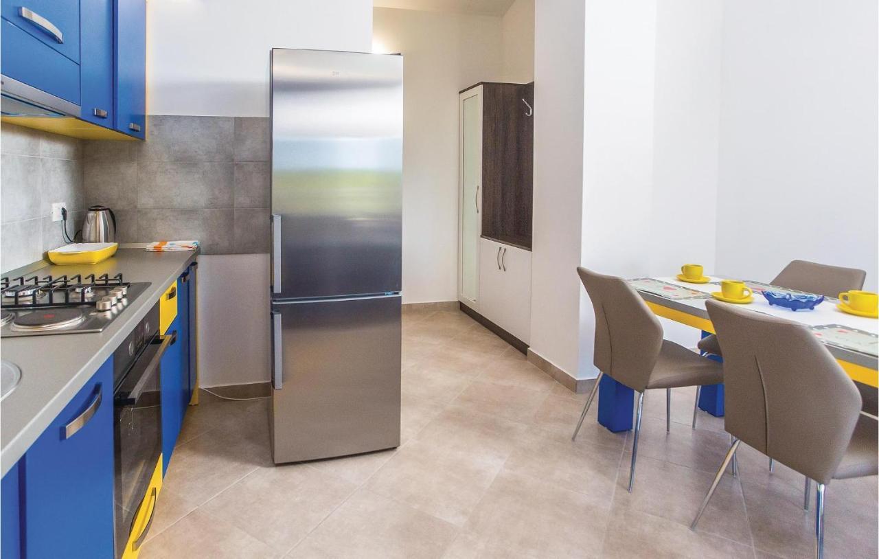Amazing Apartment In Makarska With Wifi ภายนอก รูปภาพ